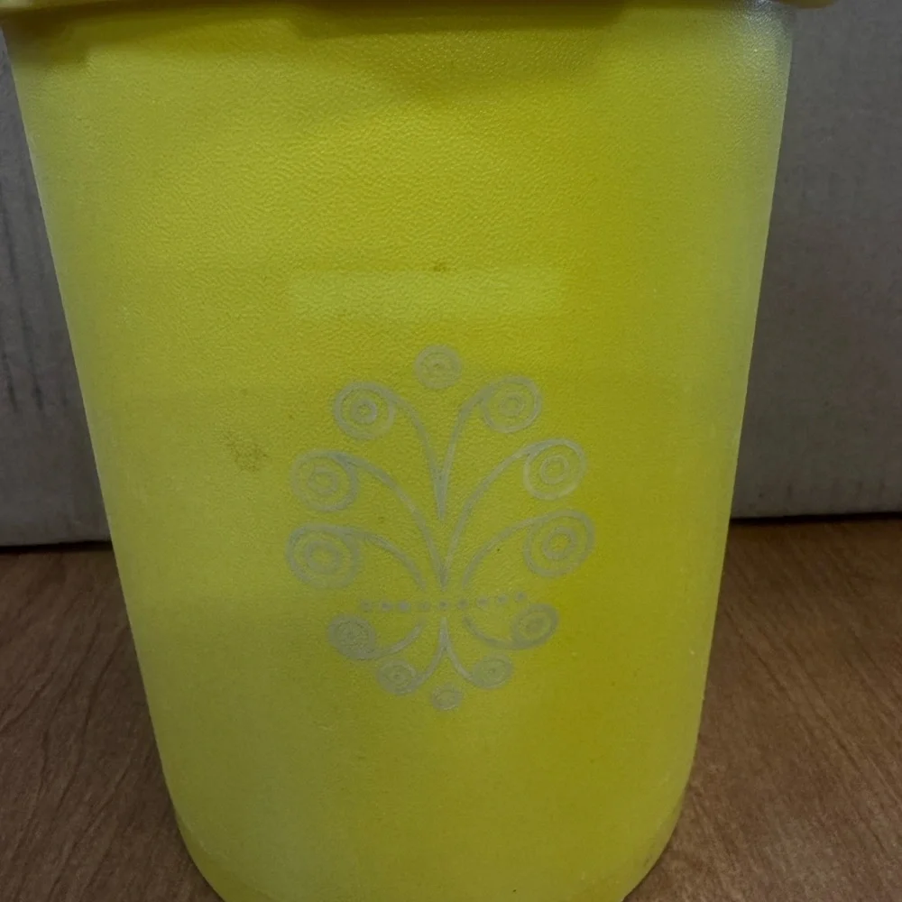 Vintage Tupperware Yellow Canister Container w Lid Retro Kitchen‎ Storage USA